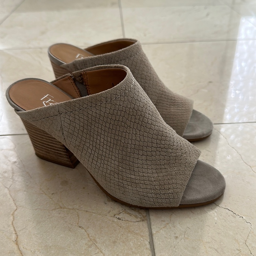 Franco Sarto Feline Peep Toe Suede Mules